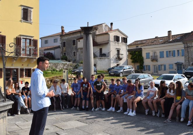 Svečani prijem za odlične učenike u Vižinadi