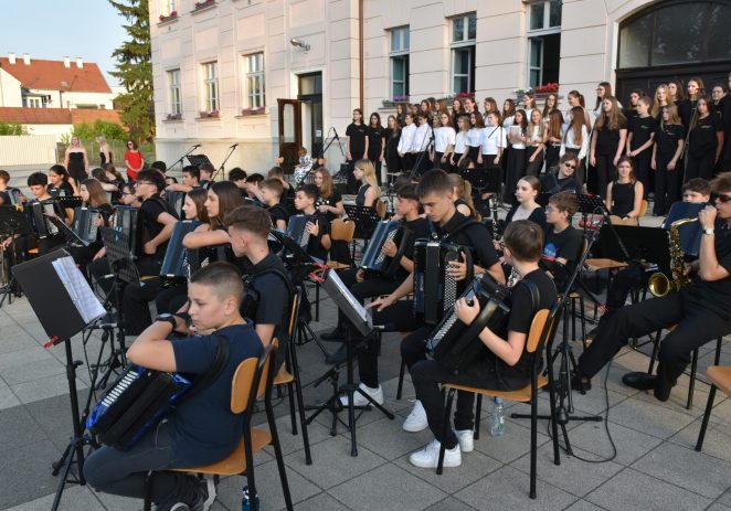 Porečki harmonikaši i zboraši izvrsno se predstavili na koncertu „VIPOZA“
