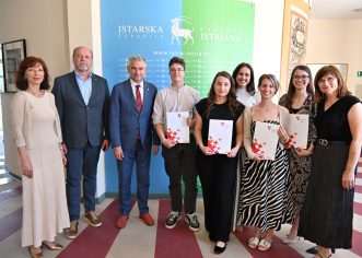 Istarska županija dodijelila stipendije za studente medicine u iznosu od 1.000 eura mjesečno