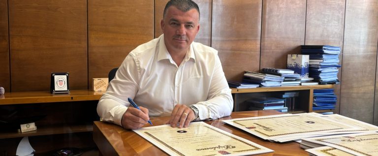 Predsjednik HOK-a Dalibor Kratohvil Predsjednik HOK-a Dalibor Kratohvil