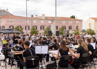 u četvrtak, 29. svibnja na Trgu slobode održan je koncert „Harmonikaški orkestar i zbor u mom gradu“ – projekt  „VIPO“