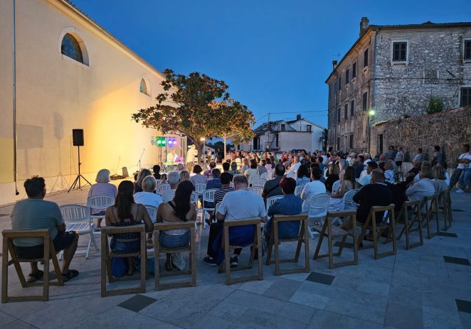 Oliver Forever – Glazbeni hommage Oliveru Dragojeviću u utorak u Funtani