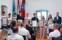 Svečana sjednica Općinskog vijeća Općine Višnjan – dodijeljena priznanja najboljim učenicima i plakete zaslužnim građanima