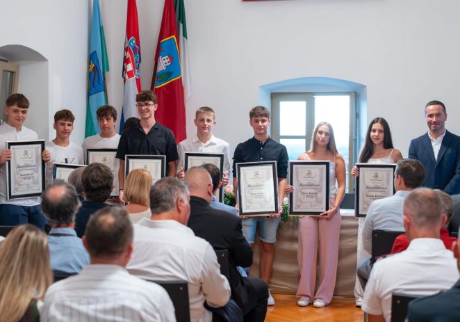 Svečana sjednica Općinskog vijeća Općine Višnjan – dodijeljena priznanja najboljim učenicima i plakete zaslužnim građanima