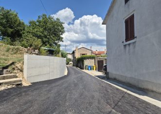 Ulica Agostina Ritosse u Vižinadi obnovljena je i nakon mnogo godina prohodna u cijelosti