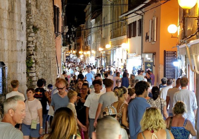 Na području Turističke zajednice Grada Poreča trenutno boravi gotovo 28.000 gostiju