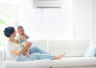 Djeca i klima uređaji: Kako rashladiti prostor, a ne narušiti zdravlje?