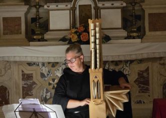 Održan koncert srednjovjekovne glazbe u Vižinadi – Crkva svetog Barnabe ispunjena zvucima prošlih stoljeća