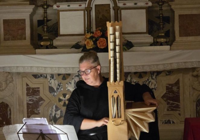 Održan koncert srednjovjekovne glazbe u Vižinadi – Crkva svetog Barnabe ispunjena zvucima prošlih stoljeća