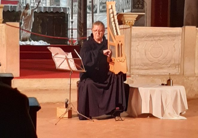 Koncert Mirjane Petercol “Sancta et santissima – Svete žene” u crkvi svetog Barnabe u Vižinadi 20. kolovoza