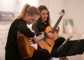 Gitaristice Petra Stojaković i Ana Čižmek pozivaju vas na večer španjolske glazbe 6. kolovoza u BO hotelu Palazzo