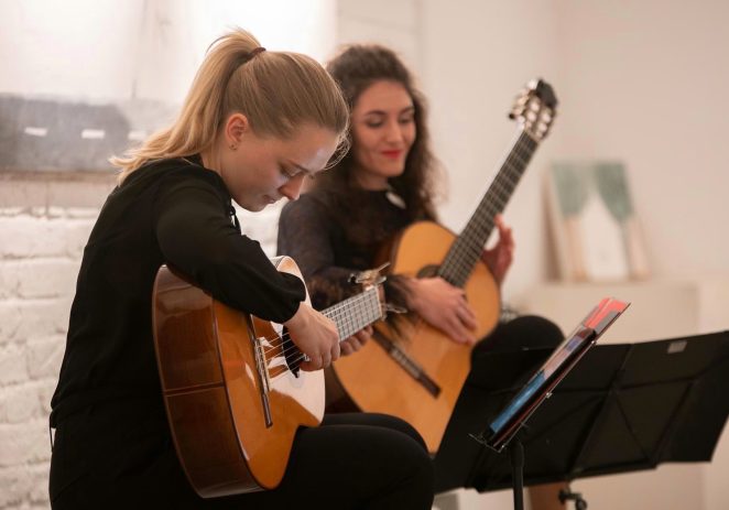 Gitaristice Petra Stojaković i Ana Čižmek pozivaju vas na večer španjolske glazbe 6. kolovoza u BO hotelu Palazzo