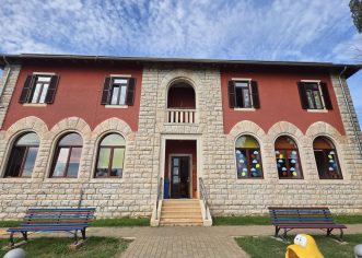 U Baderni započela rekonstrukcija stare škole – urediti će se društvene prostorije i sanirati vrtić