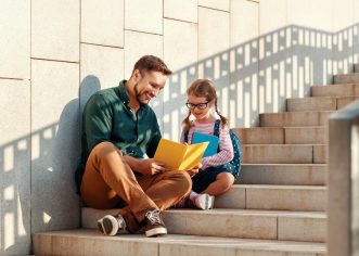 Aminess ponovno omogućuje slobodan dan roditeljima prvašića