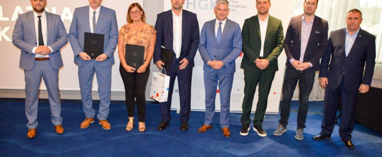Dobitnici priznanja i uzvanici Dobitnici priznanja i uzvanici