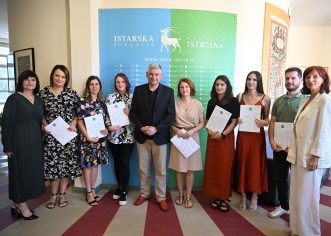 Istarska županija i u 2025. godini nastavlja s dodjelom 20.000 eura za kupnju prvog stana ili kuće deficitarnom kadru u zdravstvu i socijalnoj skrbi