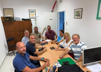 Gradonačelnik u obilasku mjesnih odbora – širenje javne rasvjete, nova dječja igrališta, obnove društvenih domova….