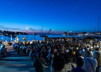 Tedi Spalato zatvorio “Porečko ljeto” romantičnim koncertom u Marini Poreč