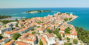 Grad Poreč uvećao proračun – više sredstava za sport, božićnice za umirovljenike, socijalne programe i komunalne projekte