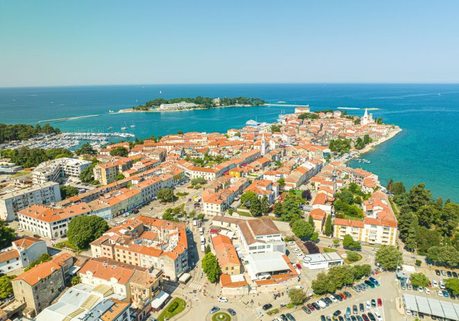 Grad Poreč uvećao proračun – više sredstava za sport, božićnice za umirovljenike, socijalne programe i komunalne projekte