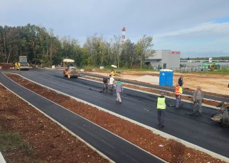 Pri kraju je asfaltiranje na Facinki i Stanciji Vergotini.  Slijedi uređenje prometnica u Mihatovićima