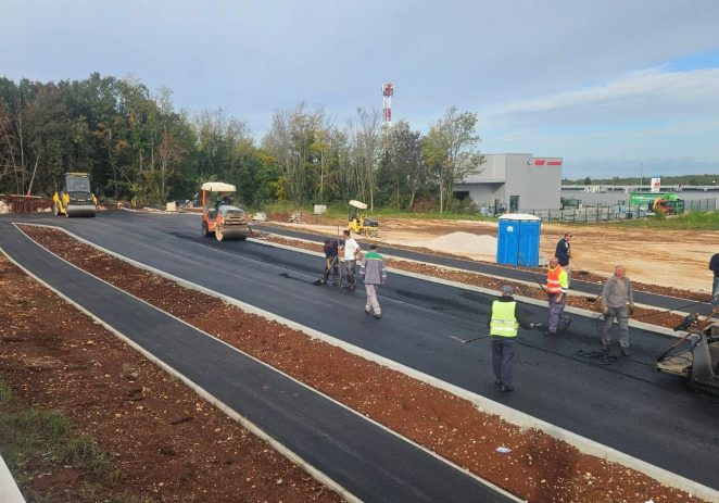 Pri kraju je asfaltiranje na Facinki i Stanciji Vergotini.  Slijedi uređenje prometnica u Mihatovićima