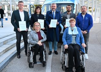 Društvo distrofičara Istre predstavilo suvremeno kombi vozilo koje je sufinancirala Istarska županija