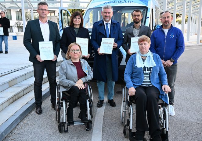 Društvo distrofičara Istre predstavilo suvremeno kombi vozilo koje je sufinancirala Istarska županija