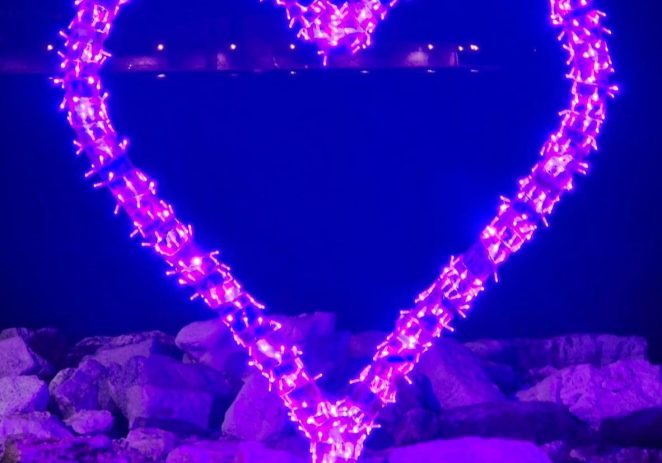 POREČ photo point u Peškeri u ljubičastoj boji za podršku Palčićima