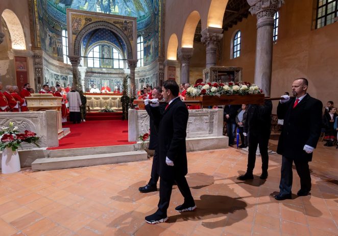 Blagdan sv. Maura u znaku brojnih događanja koja su privukla brojne posjetitelje na svečanu misu, sajam Crofish, Festival meda i sportska događanja