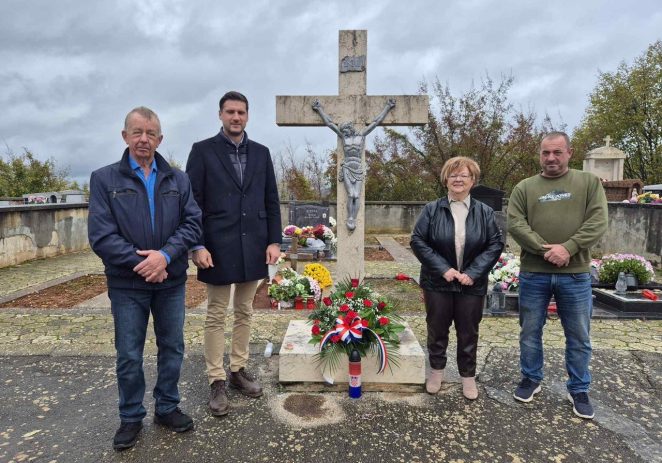 Predstavnici Općine Vižinada položili su vijence i zapalili svijeće uoči Dana sjećanja na žrtve Domovinskog rata i Dana sjećanja na žrtvu Vukovara i Škabrnje
