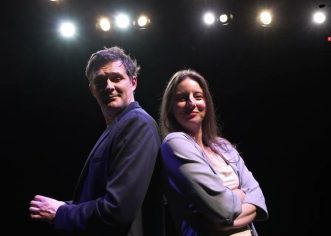 U nedjelju, 23. studenog kazališna predstava “Vrata do” (komična drama) Tetra Exit u porečkom kazalištu