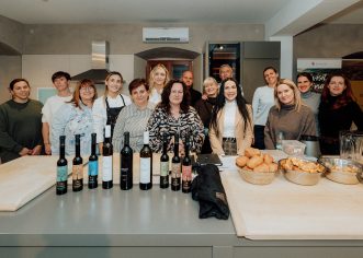 Tri jesenske večeri u Vižinadi pretvorile se u gastronomski doživljaj – uspješno održan ciklus “Show cooking – slow food” radionica
