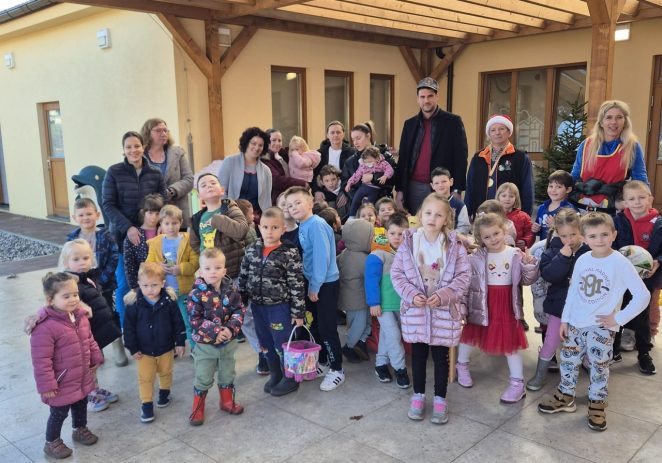 Pčelar Emilijano Marković donirao 65 teglica meda vrtiću u Vižinadi