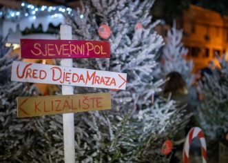Advent Poreč: danas Božićni bal za najmlađe i koncert Tomislava Bralića i klape Intrade, sutra izvlačenje lutrije Društva invalida, Fun Box band i Febra