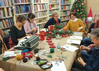 Kreativna radionica kukičanja za odrasle: “Ispleteni blagdani” u Gradskoj knjižnici
