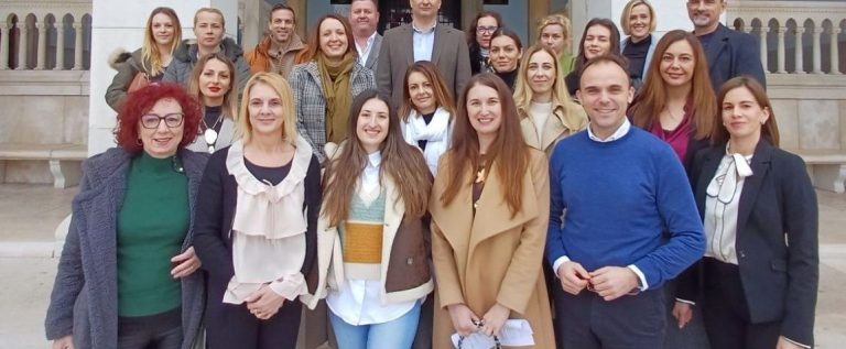 Dobitnici potopra na današnjem potpisivanju