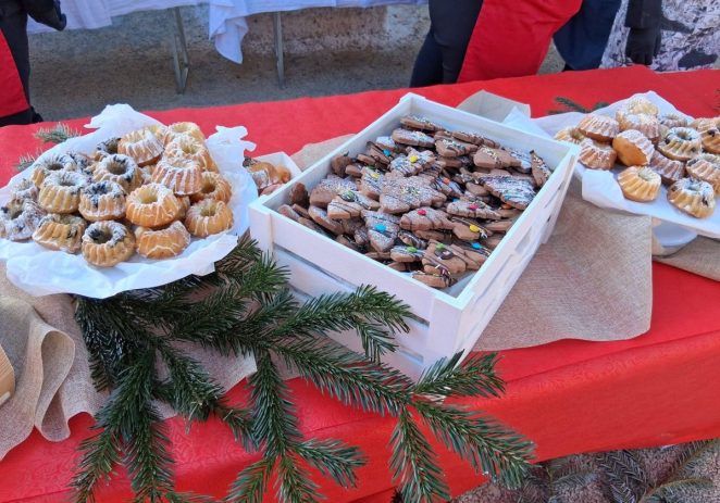 Slatko jutro učenika TUŠ Antona Štifanića i Božićni sajam SŠ Mate Balote oduševili posjetitelje Adventa Poreč