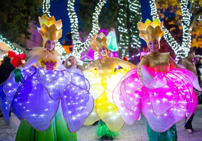 Ovaj vikend na ADVENTU POREČ u znaku obitelji – Božićni bal, Mascot Fest, predstave i animacija