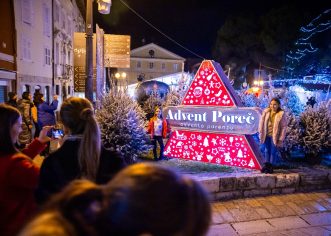 Počeo je 10. Advent Poreč uz odličan program i brojne posjetitelje