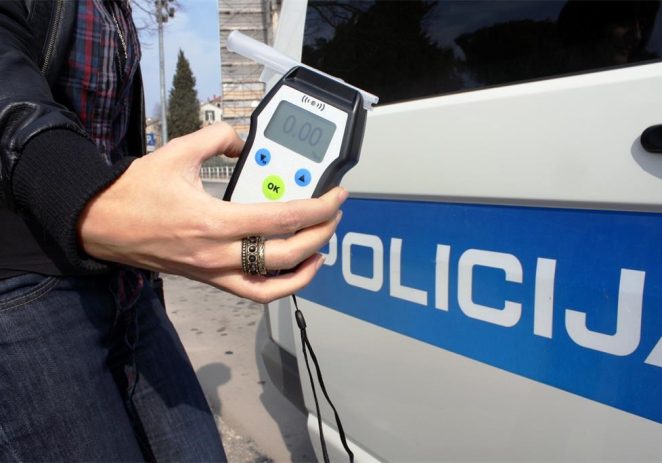 Vozio pod utjecajem alkohola i za vrijeme zabrane pa završio u policijskoj postaji