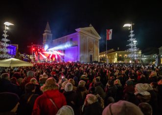 Tisuće Porečana i gostiju uz odličan provod dočekalo 2026. godinu