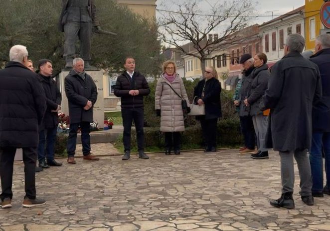Polaganjem vijenaca u Poreču obilježena 81. obljetnica smrti Joakima Rakovca