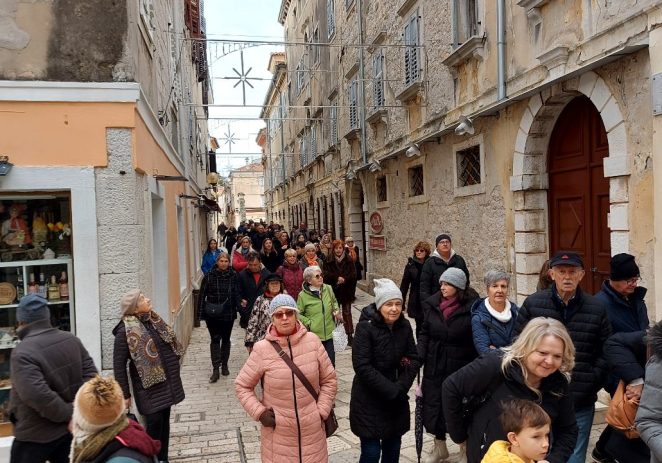 Turistička zajednica organizirala besplatno vođenje kroz povijest Poreča u sklopu projekta „Upoznaj svoju zemlju“