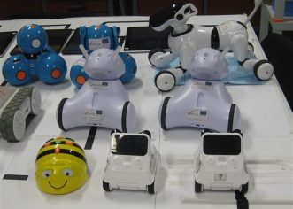 “Petkom u pet” u Gradskoj knjižnici s robotima krećemo na “Put u budućnost”