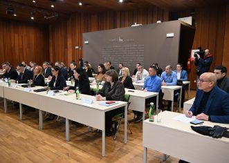Župan Miletić, gradonačelnici i načelnici razgovarali s resornim ministrom Šipićem o demografskim mjerama na lokalnoj, regionalnoj i nacionalnoj razini