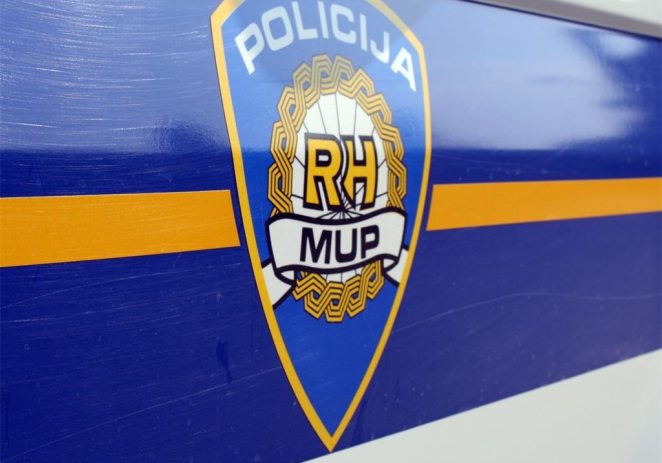 Tražila uslugu prijevoza pa ju fizički napala i pokrala