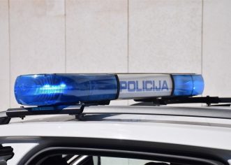 Dobio 15 dana zatvora zbog prometnih prekršaja, a kod sebe je imao i bodež koji se smatra hladnim oružjem
