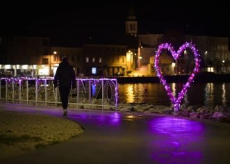 Srce u Peškeri u ljubičastoj boji povodom Međunarodnog dana epilepsije