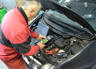 Akumulator oslabio nakon samo nekoliko dana stajanja vozila? Evo zbog čega nastaje i kako se sprječava